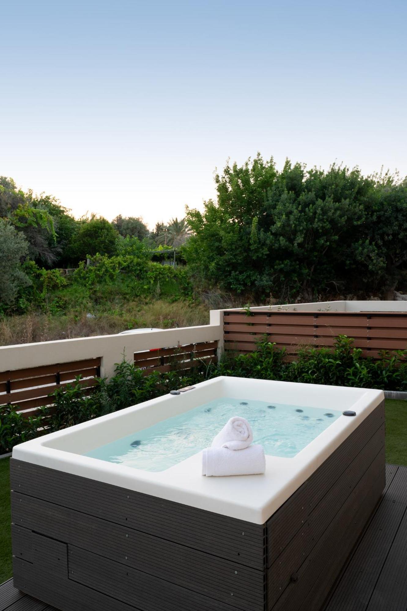 Maison Du Jardin 2-Bedroom Apartment Private Outdoor Jacuzzi Rhodes City Eksteriør billede